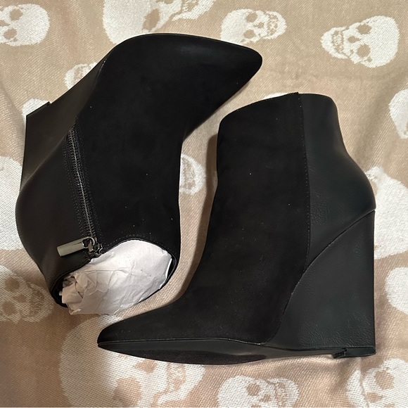 ShoeDazzle - Ashley Black Wedge Booties 10 - Picture 4 of 10